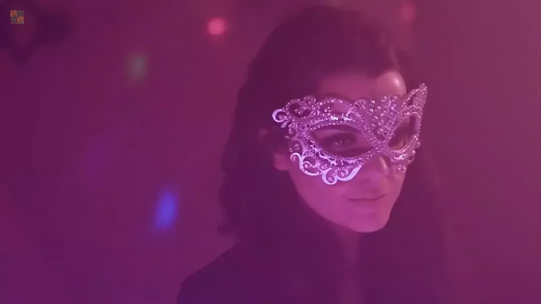 The Stripper (2024) – Brazilian GL Fanfic Fantasy with Secret Identities & Lap Dances