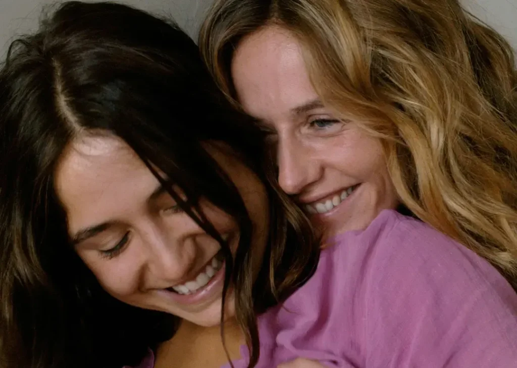 Summertime (2015) – French Lesbian Drama Film Review 3
