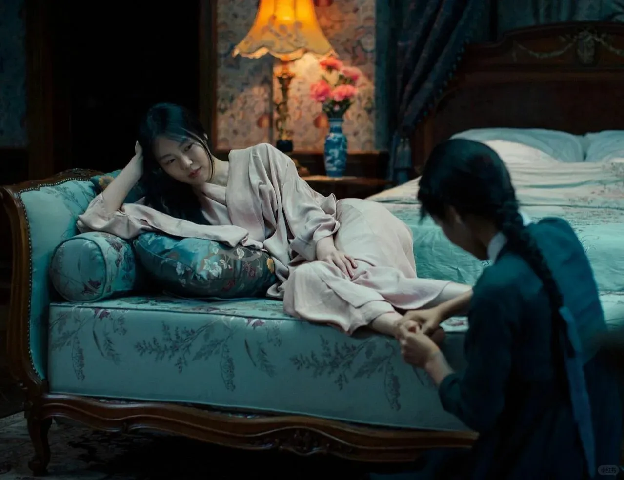 The Handmaiden (2016): A Lesbian Psychological Thriller Adapted from Fingersmith 1 The Handmaiden (2016) A Lesbian Psychological Thriller Adapted from Fingersmith