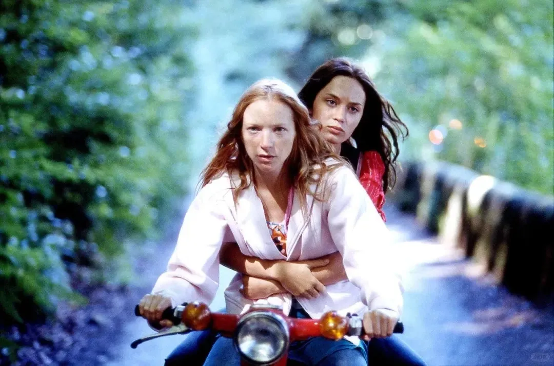 My Summer of Love (2004) – Emily Blunt & Nathalie Press Lesbian Coming-of-Age Film 7