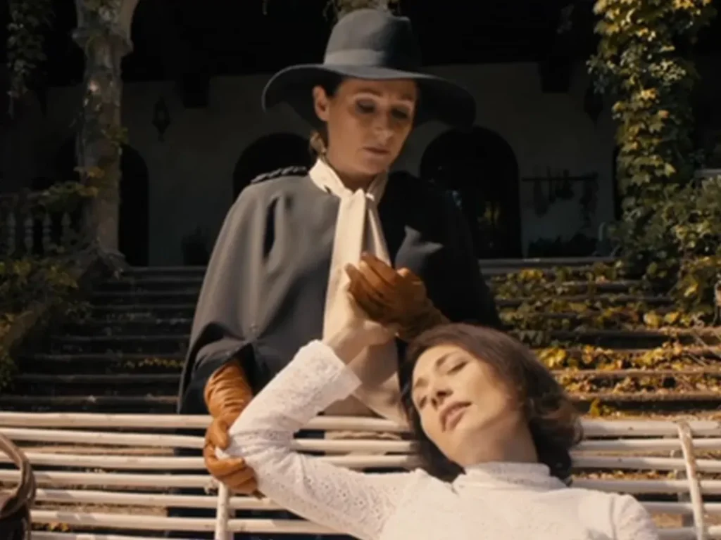 The Duke of Burgundy (2014) – Lesbian Art Film Review