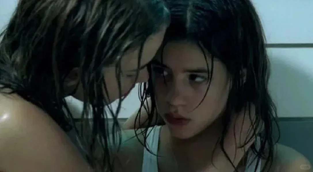Water Lilies (2007) – Céline Sciamma French Lesbian Coming-of-Age Film 6