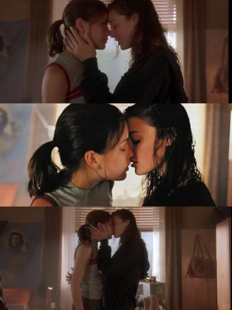 Lost and Delirious (2001) Review – A Devastating Lesbian Coming-of-Age Tragedy 5