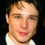 Fingersmith (2005) Review – My Take on a Victorian Lesbian Classic 5 Rupert Evans