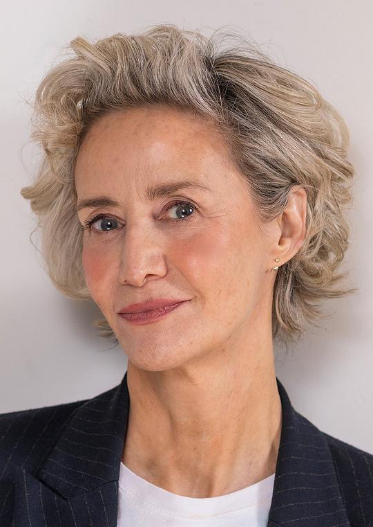 Albert Nobbs (2011) Review: A Quiet Queer Period Drama About Loneliness and Love 4 Janet McTeer